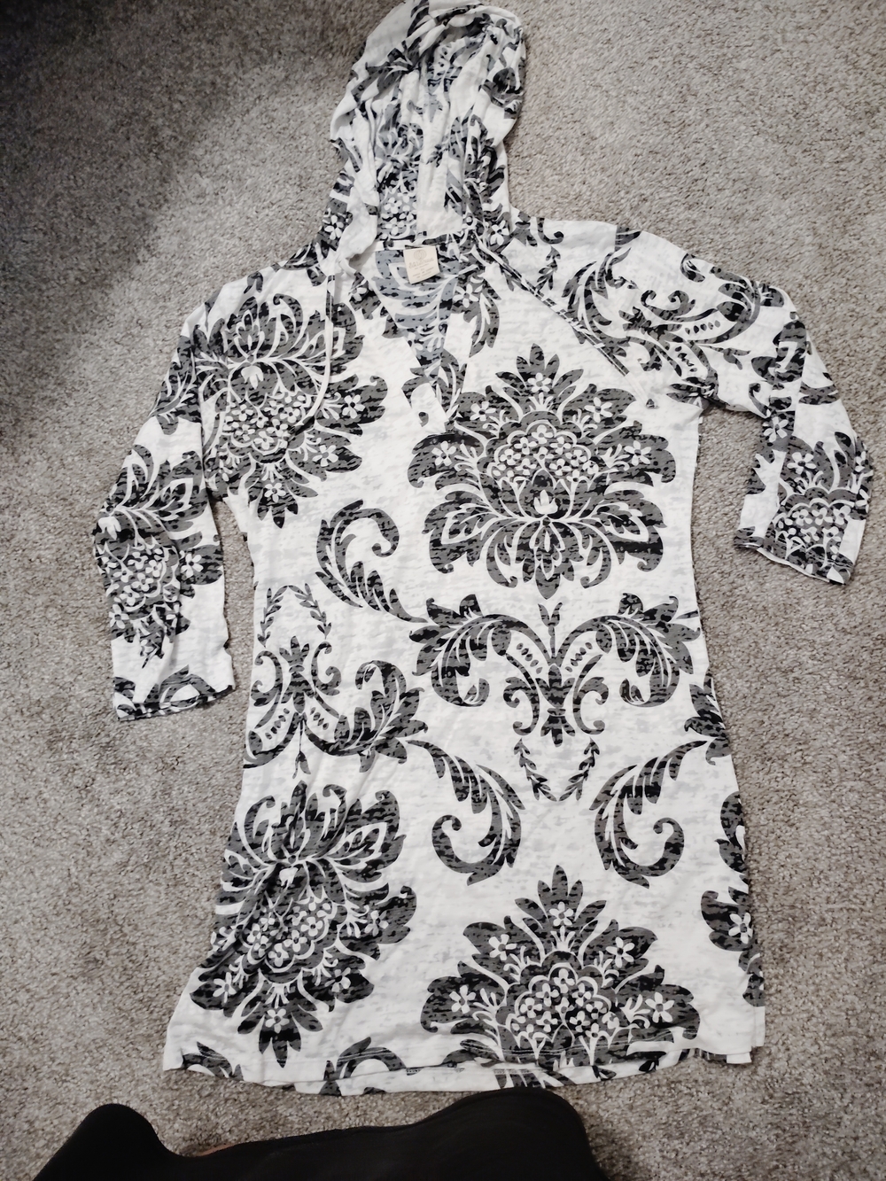 ⭐⭐Balance Collection White and Black Damask Hooded Swim Coverup - Picture 2 of 3